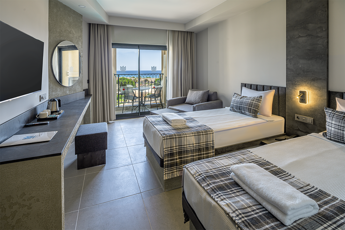 Rugular zimmer mit seitlichem Meerblick